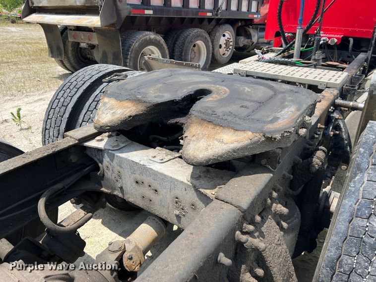 image for item JM9296 2003 Freightliner FLD  semi truck