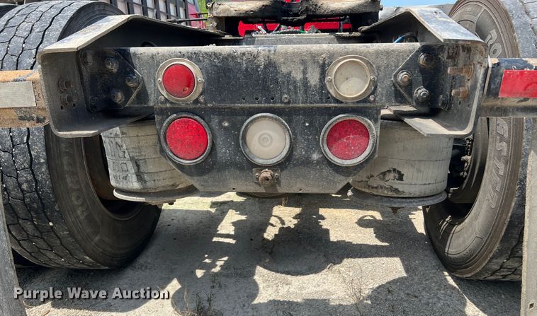 image for item JM9296 2003 Freightliner FLD  semi truck