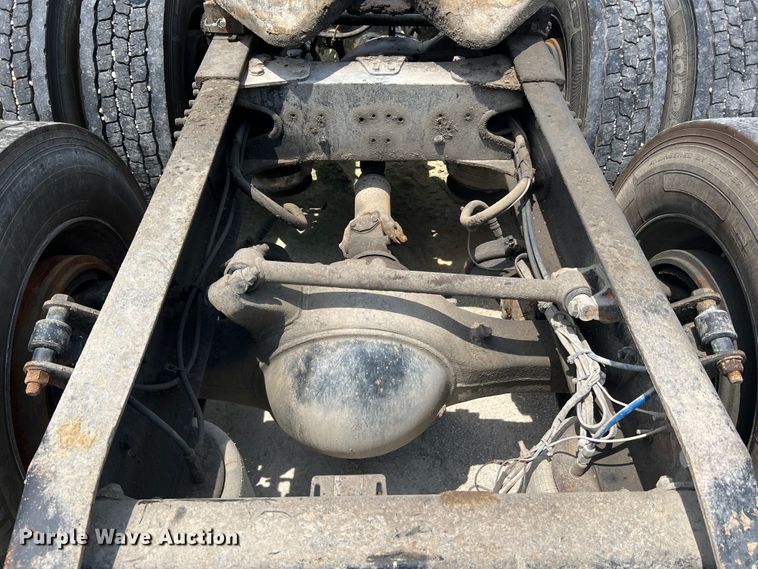 image for item JM9296 2003 Freightliner FLD  semi truck