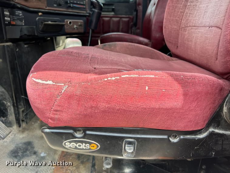 image for item JM9296 2003 Freightliner FLD  semi truck