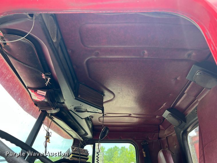 image for item JM9296 2003 Freightliner FLD  semi truck