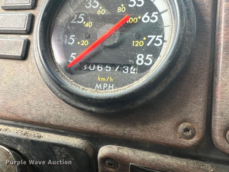 image for item JM9296 2003 Freightliner FLD  semi truck