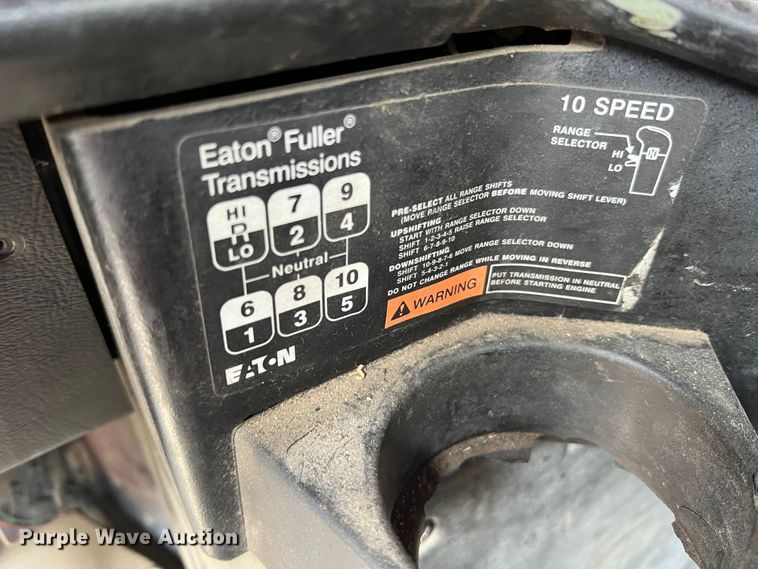 image for item JM9296 2003 Freightliner FLD  semi truck