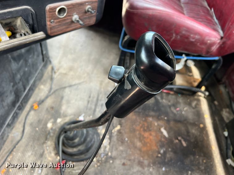 image for item JM9296 2003 Freightliner FLD  semi truck