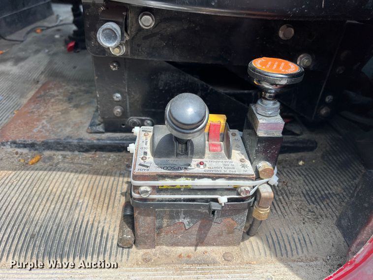 image for item JM9296 2003 Freightliner FLD  semi truck