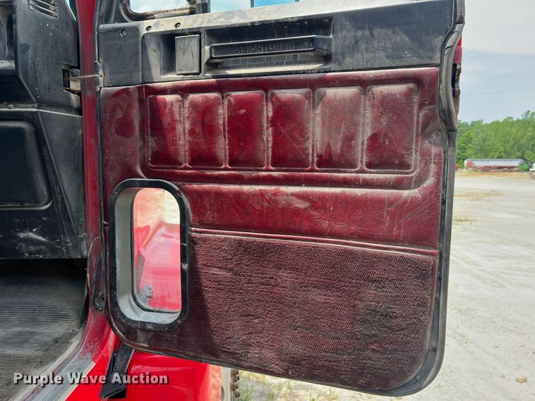 image for item JM9296 2003 Freightliner FLD  semi truck