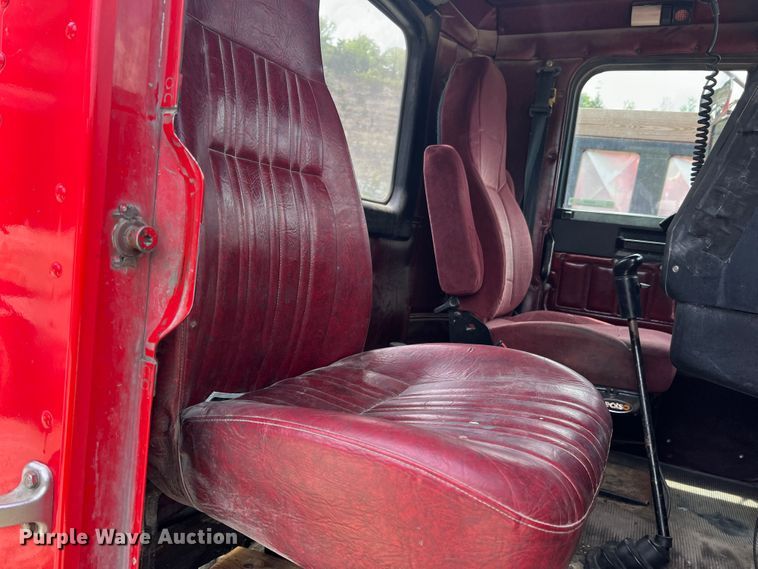 image for item JM9296 2003 Freightliner FLD  semi truck