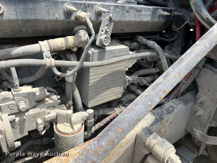 image for item JM9296 2003 Freightliner FLD  semi truck