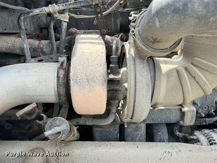 image for item JM9296 2003 Freightliner FLD  semi truck