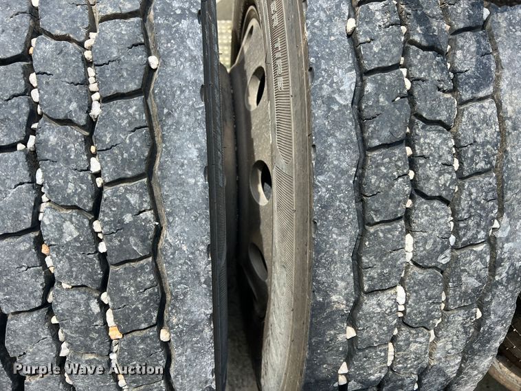 image for item JM9296 2003 Freightliner FLD  semi truck