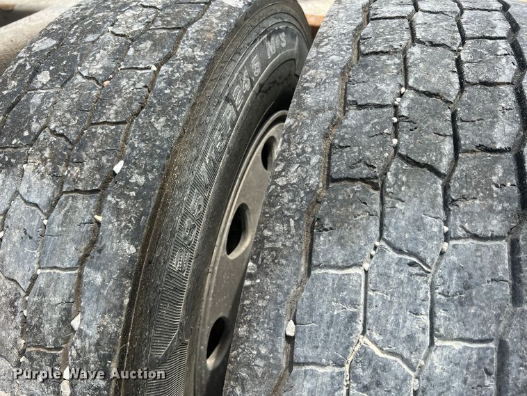 image for item JM9296 2003 Freightliner FLD  semi truck