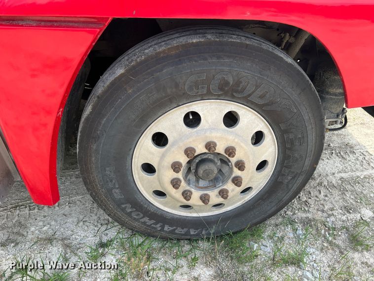 image for item JM9296 2003 Freightliner FLD  semi truck