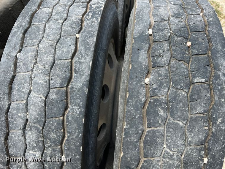 image for item JM9296 2003 Freightliner FLD  semi truck