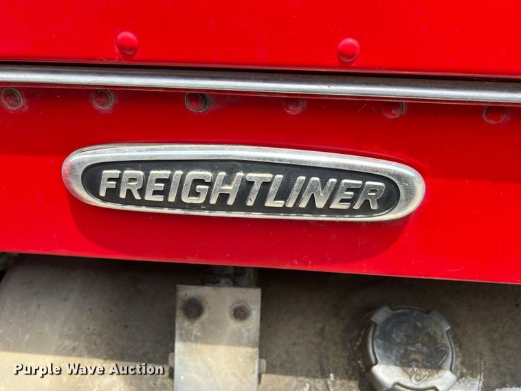 image for item JM9296 2003 Freightliner FLD  semi truck