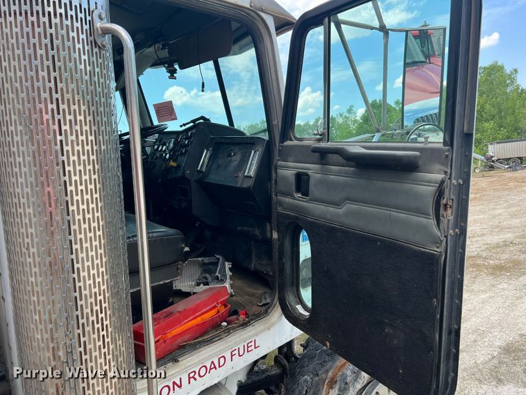 image for item JM9297 1997 Peterbilt 378  dump truck