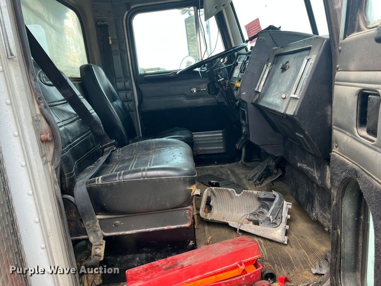 image for item JM9297 1997 Peterbilt 378  dump truck