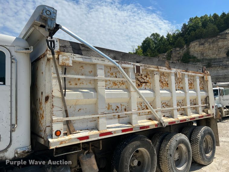 image for item JM9298 1994 Peterbilt 378  dump truck