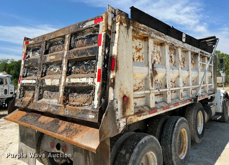 image for item JM9298 1994 Peterbilt 378  dump truck