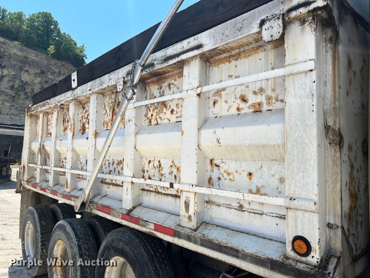 image for item JM9298 1994 Peterbilt 378  dump truck