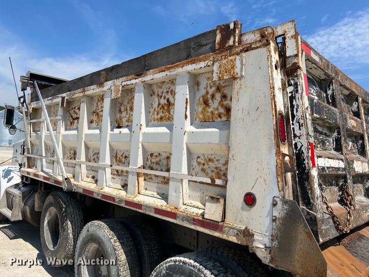 image for item JM9298 1994 Peterbilt 378  dump truck