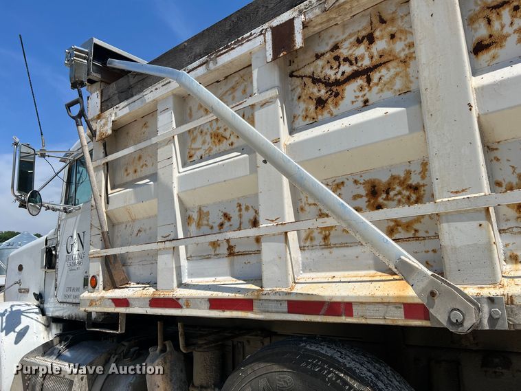 image for item JM9298 1994 Peterbilt 378  dump truck