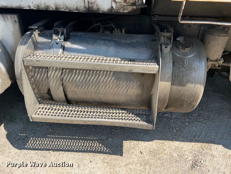 image for item JM9298 1994 Peterbilt 378  dump truck