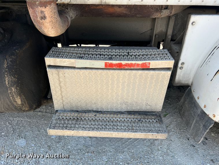 image for item JM9298 1994 Peterbilt 378  dump truck