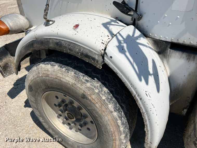 image for item JM9298 1994 Peterbilt 378  dump truck