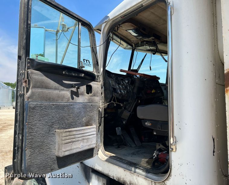 image for item JM9298 1994 Peterbilt 378  dump truck