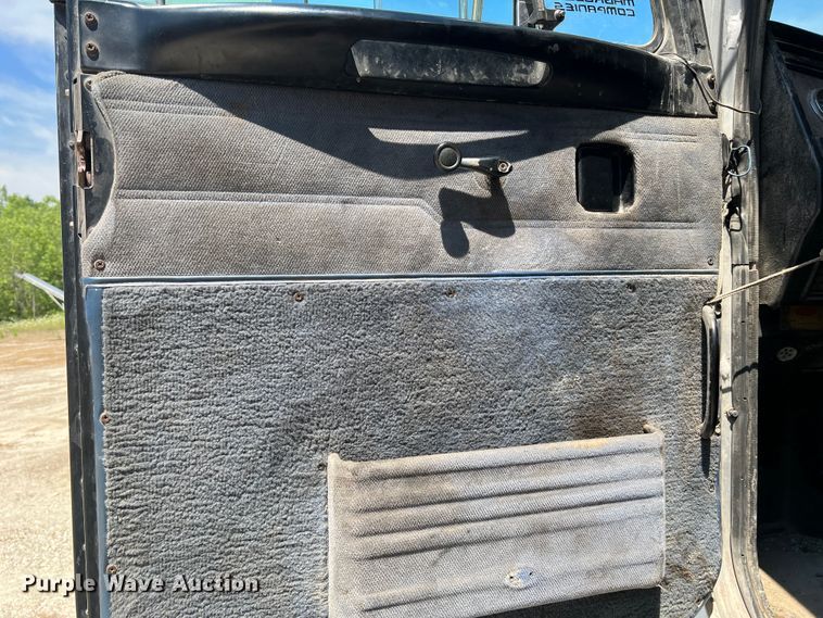 image for item JM9298 1994 Peterbilt 378  dump truck