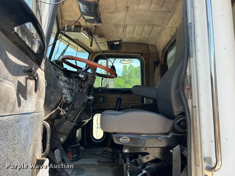 image for item JM9298 1994 Peterbilt 378  dump truck