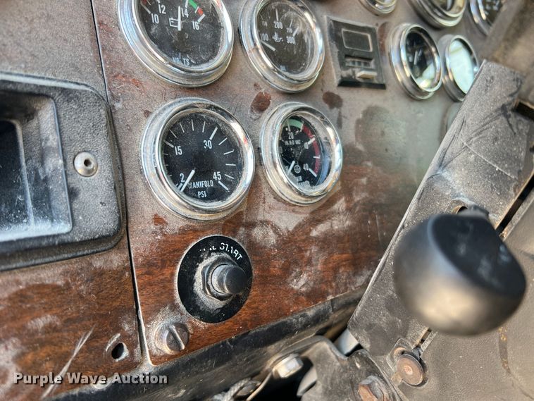 image for item JM9298 1994 Peterbilt 378  dump truck