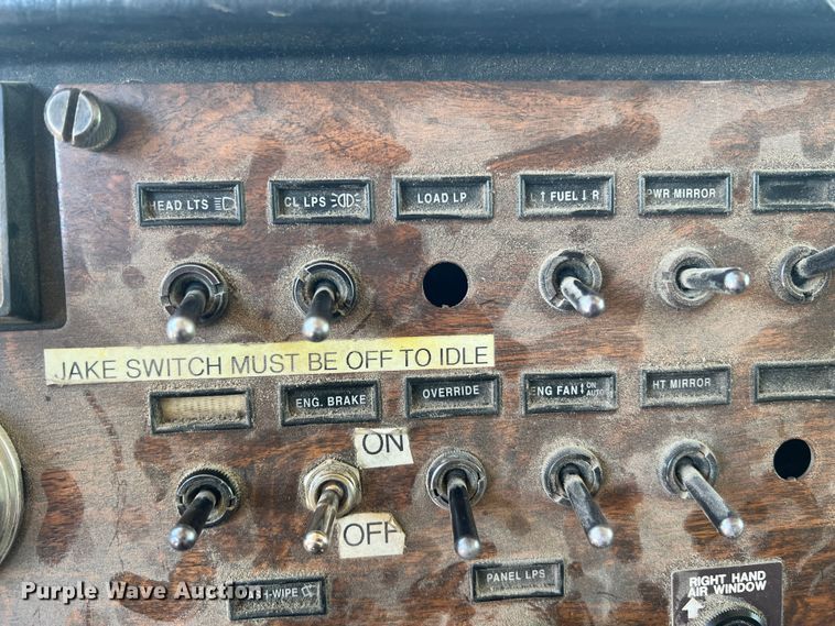 image for item JM9298 1994 Peterbilt 378  dump truck