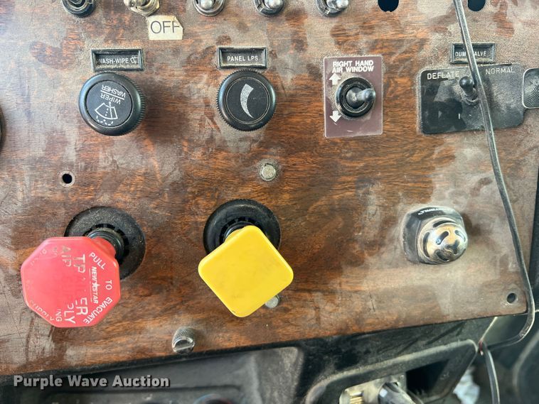 image for item JM9298 1994 Peterbilt 378  dump truck