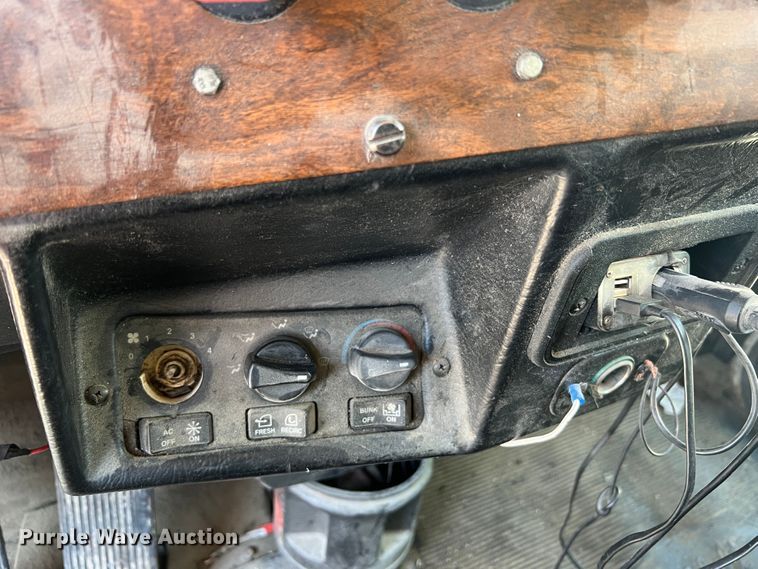 image for item JM9298 1994 Peterbilt 378  dump truck