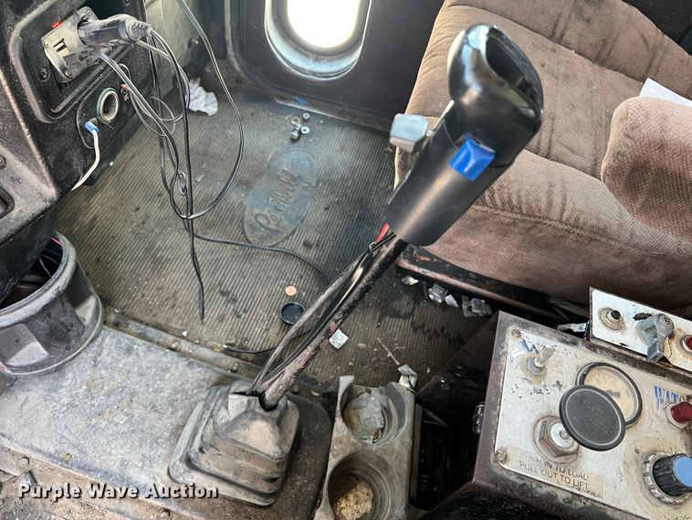 image for item JM9298 1994 Peterbilt 378  dump truck