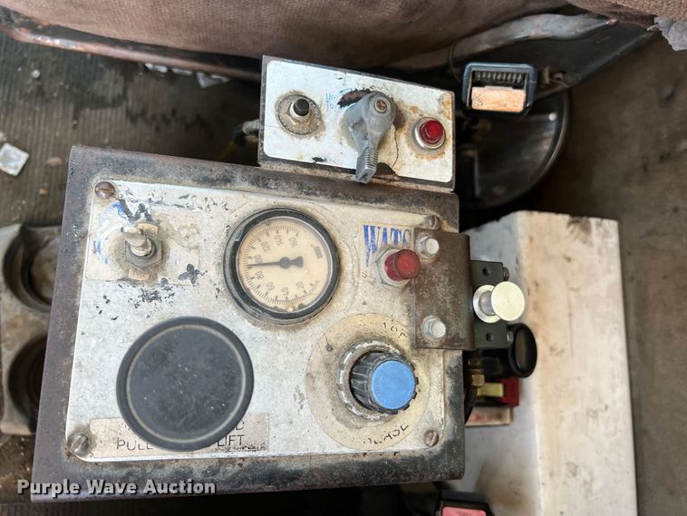 image for item JM9298 1994 Peterbilt 378  dump truck