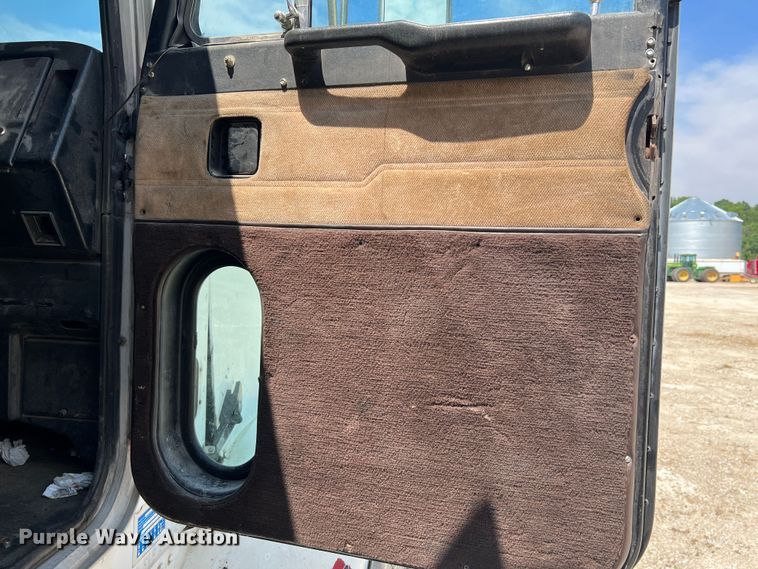 image for item JM9298 1994 Peterbilt 378  dump truck