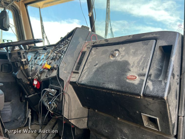 image for item JM9298 1994 Peterbilt 378  dump truck