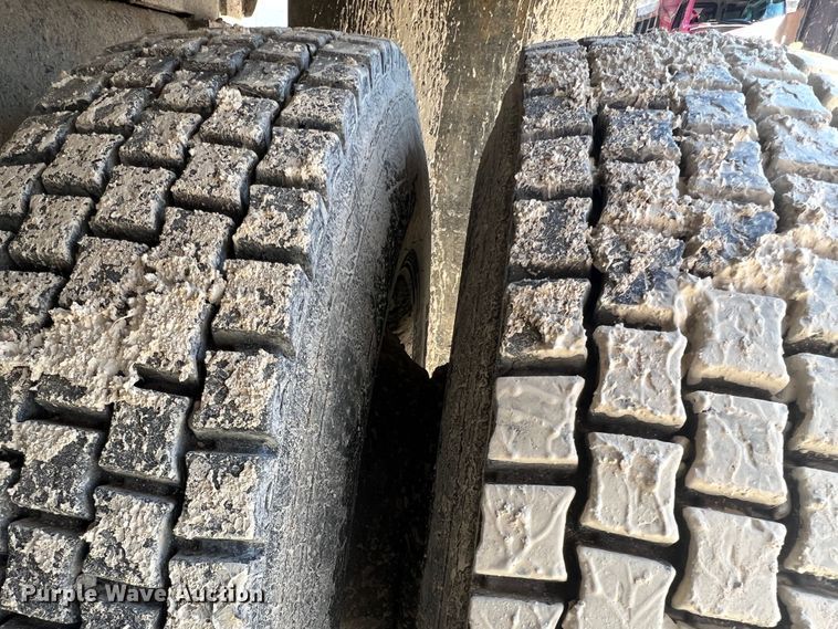 image for item JM9298 1994 Peterbilt 378  dump truck