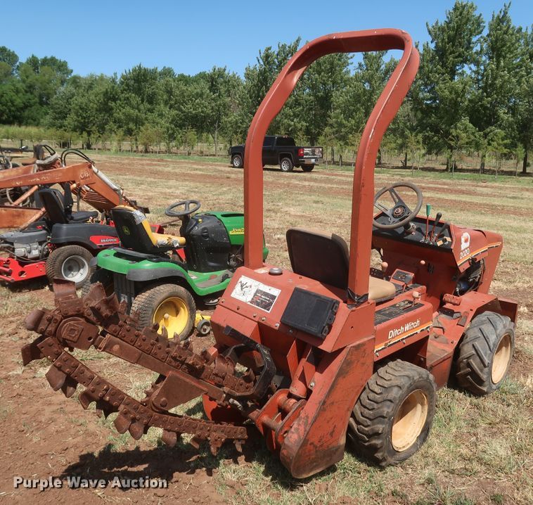 image for item JR9422 1992 Ditch Witch 2020  trencher