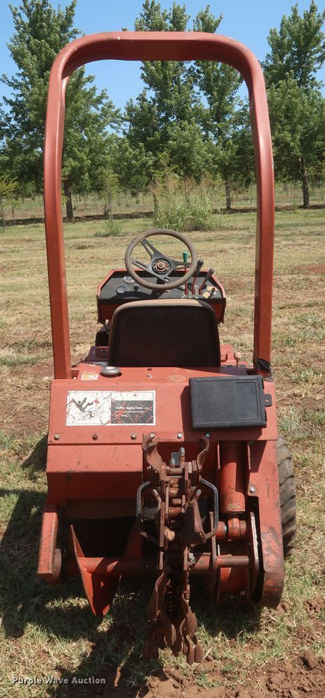 image for item JR9422 1992 Ditch Witch 2020  trencher