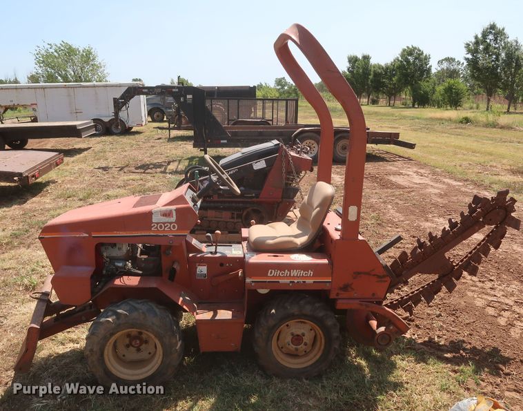 image for item JR9422 1992 Ditch Witch 2020  trencher
