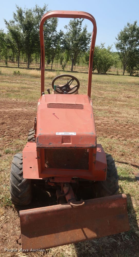 image for item JR9422 1992 Ditch Witch 2020  trencher