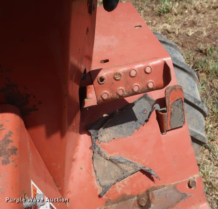 image for item JR9422 1992 Ditch Witch 2020  trencher