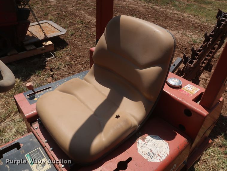 image for item JR9422 1992 Ditch Witch 2020  trencher