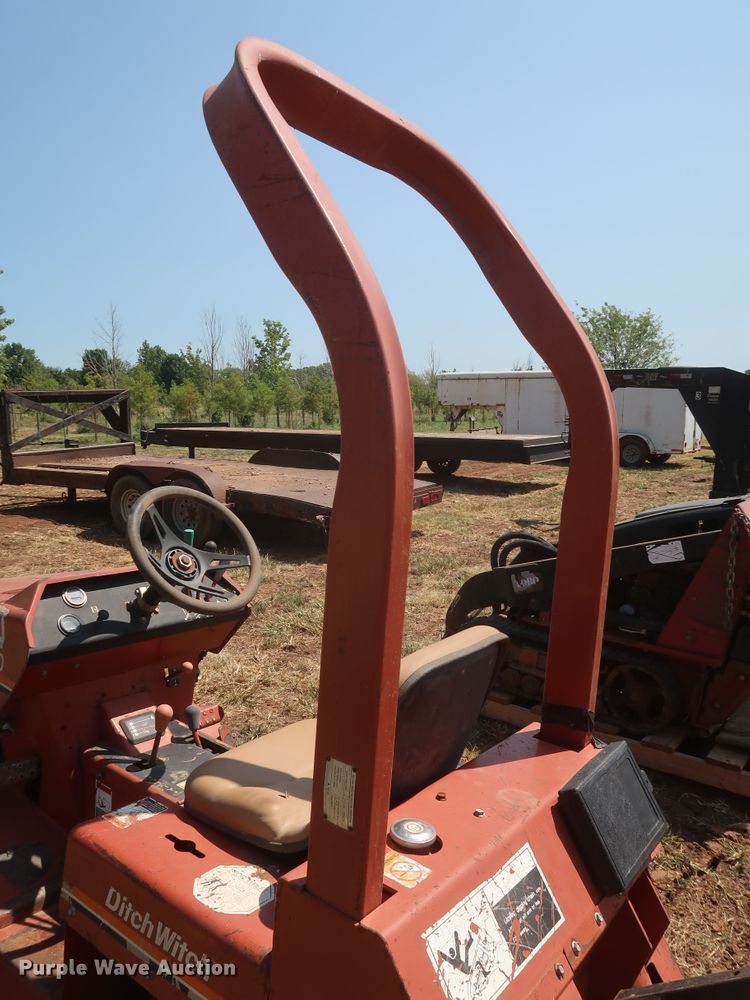 image for item JR9422 1992 Ditch Witch 2020  trencher