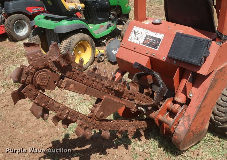 image for item JR9422 1992 Ditch Witch 2020  trencher