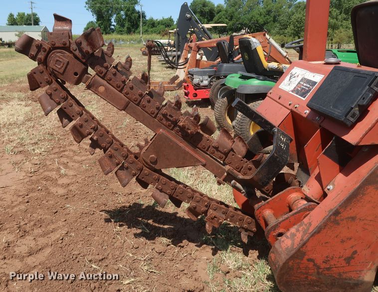 image for item JR9422 1992 Ditch Witch 2020  trencher