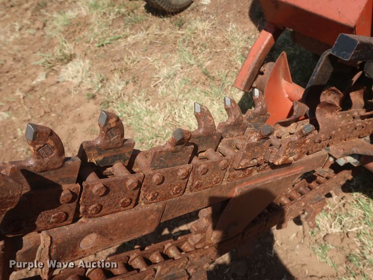 image for item JR9422 1992 Ditch Witch 2020  trencher